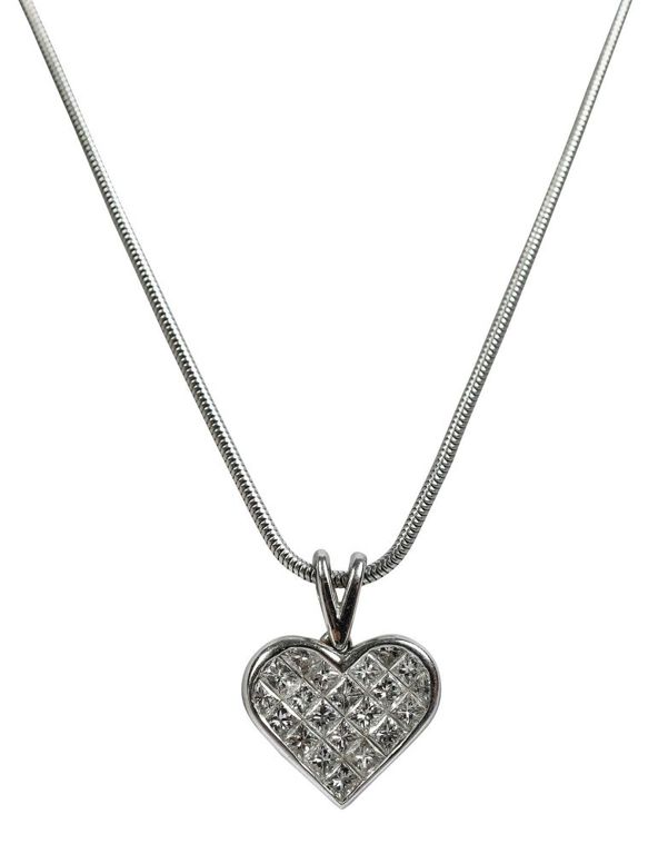 Platinum diamond heart pendant with chain