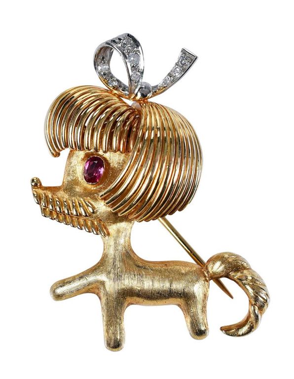 Yellow gold ruby brooch