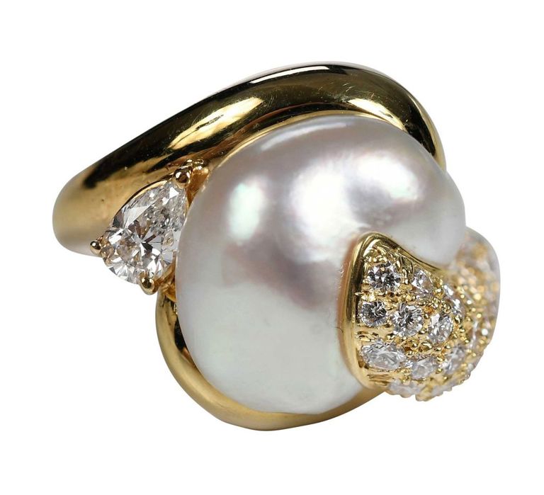 Yellow gold bypass pearl ring