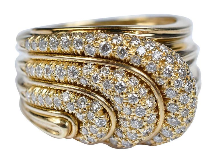 Yellow gold diamond ring
