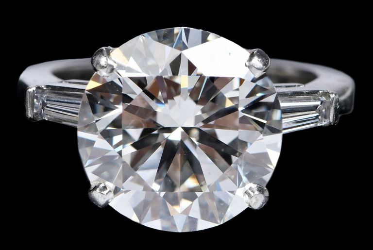 Platinum classic diamond engagement ring