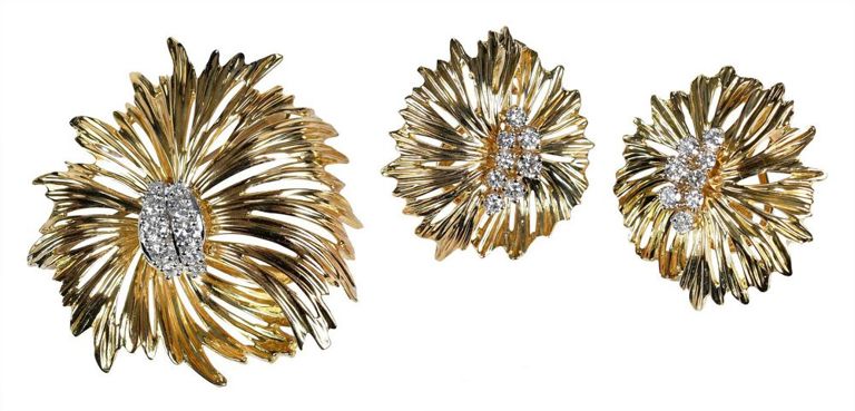 Yellow gold diamond jewelry set
