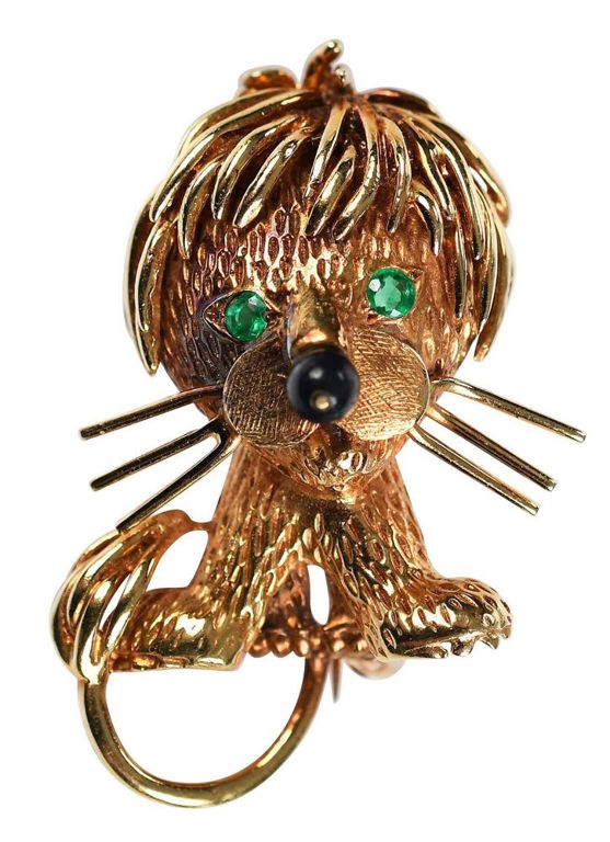 18k yellow gold emerald lion brooch