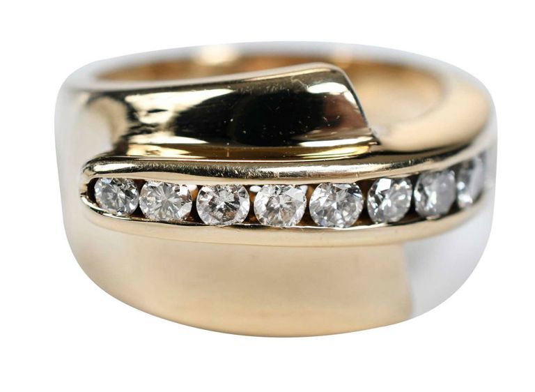 Yellow gold diamond ring