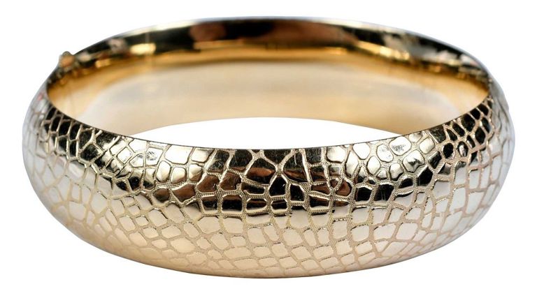 Yellow gold bangle bracelet