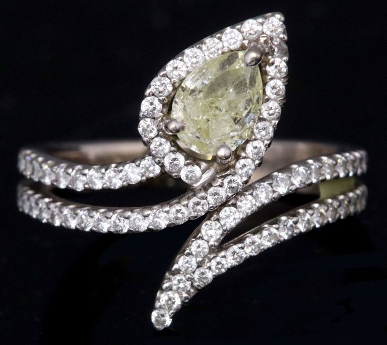 18k white gold pear diamond ring