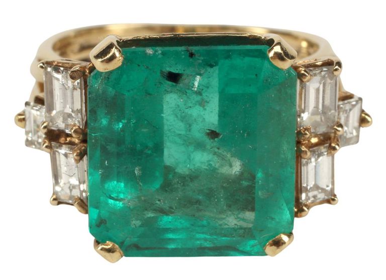 18k gold Colombian emerald and diamond ring
