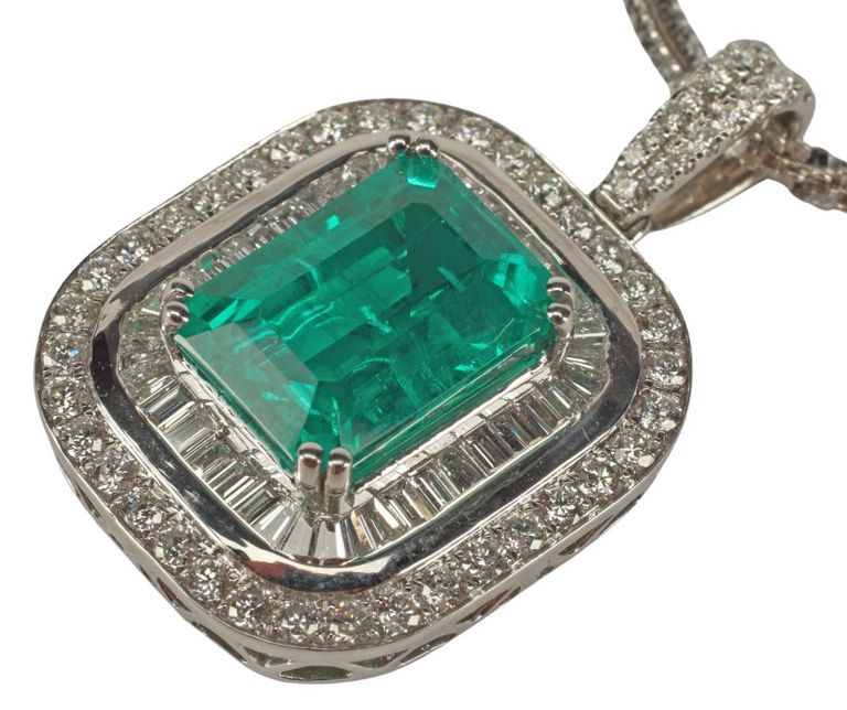 18k white gold emerald and diamond pendant necklace