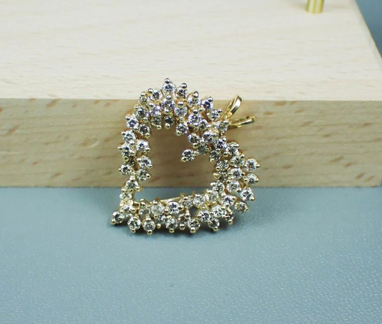 14k yellow gold diamond pendant