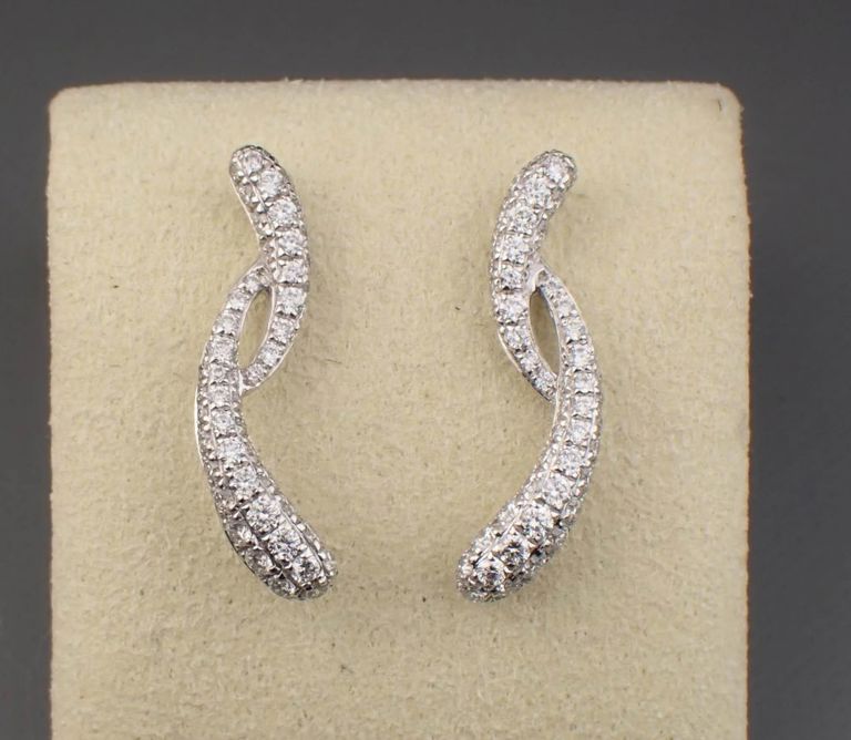 18k white gold diamond drop earrings