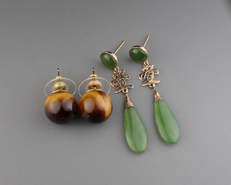 Gemstone and gold earrings set