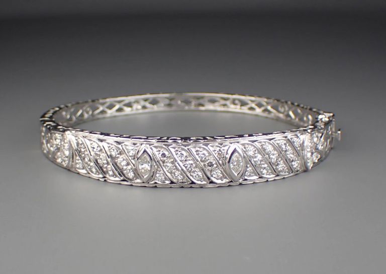 14k white gold diamond bangle