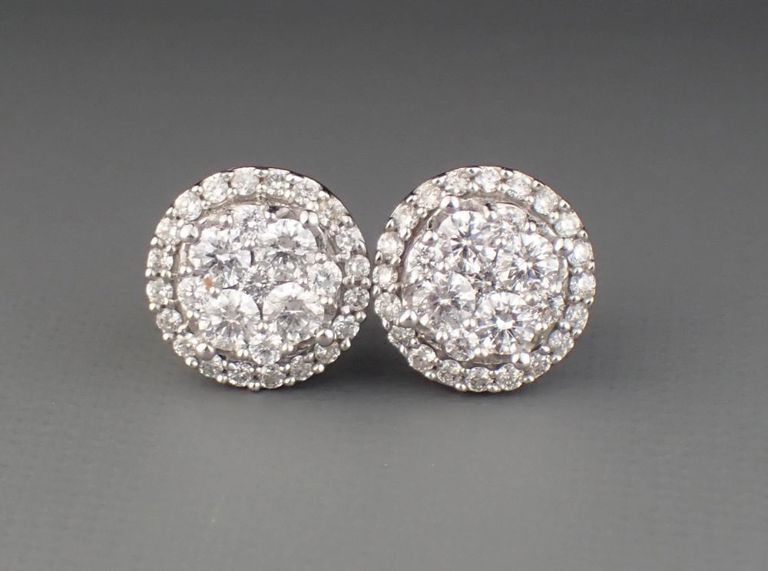 10k white gold stud diamond earrings