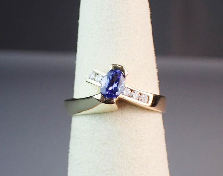 14k yellow gold tanzanite ring