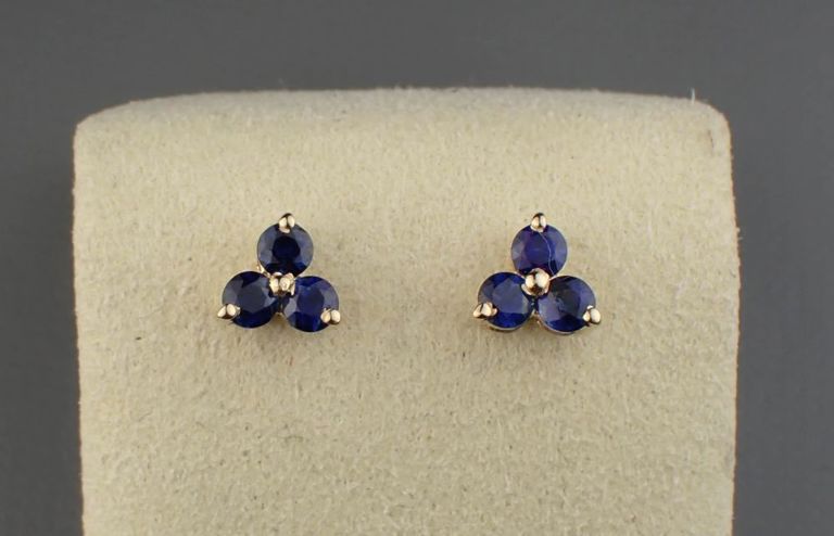 14k yellow gold stud sapphire earrings