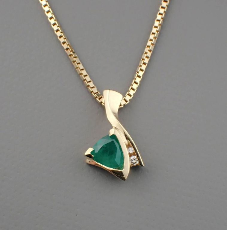 14k gold emerald and diamond pendant necklace