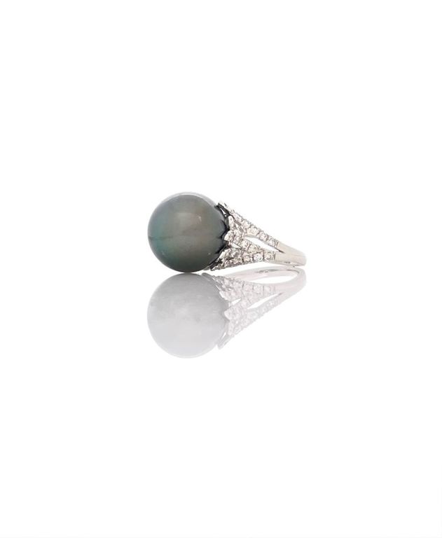 Platinum Tahitian pearl diamond ring