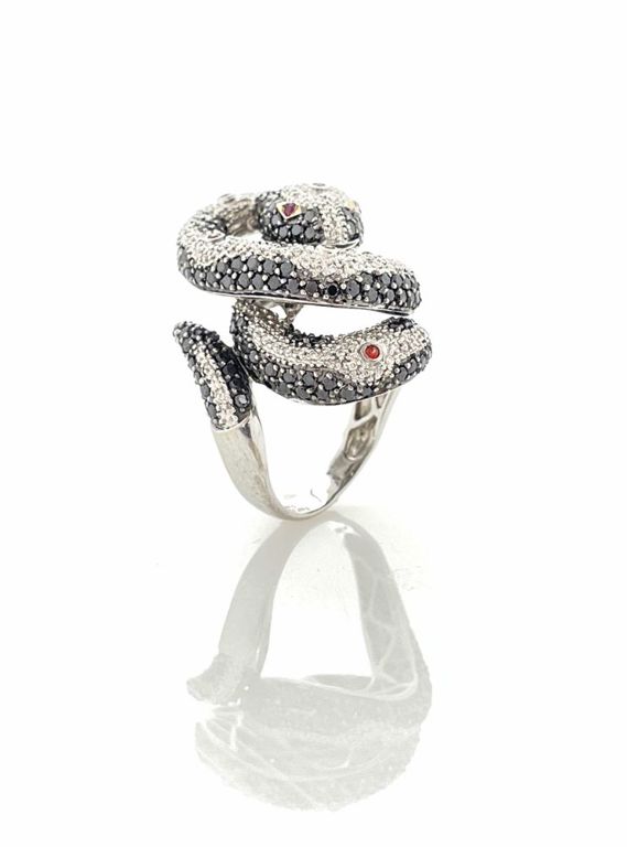 18k white gold diamond ring