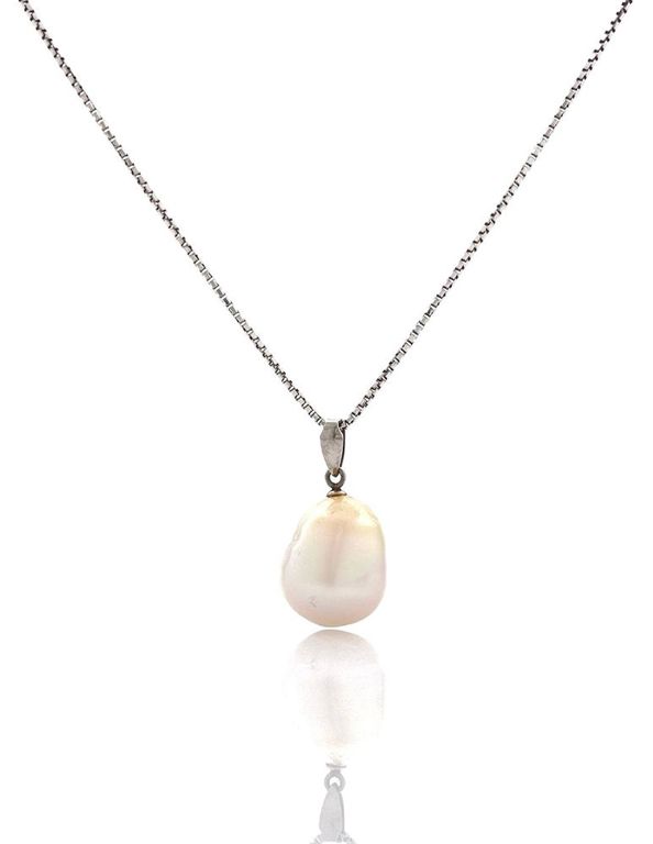 Platinum pearl pendant necklace