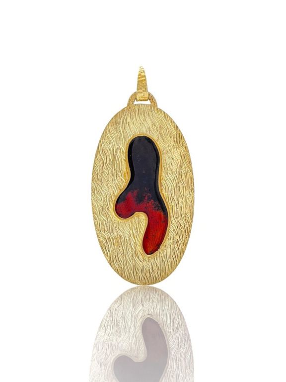18k yellow gold and enamel pendant