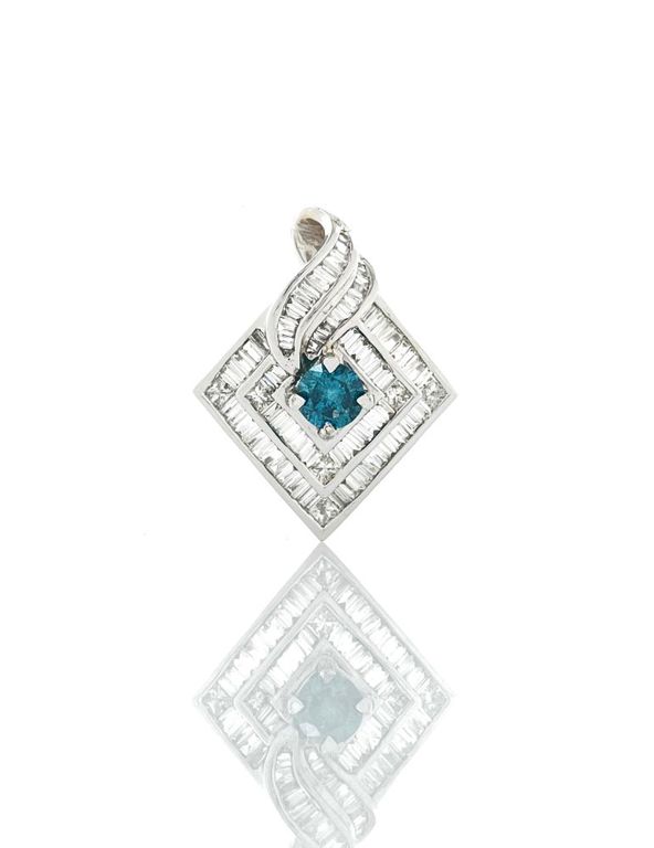 18k white gold diamond pendant