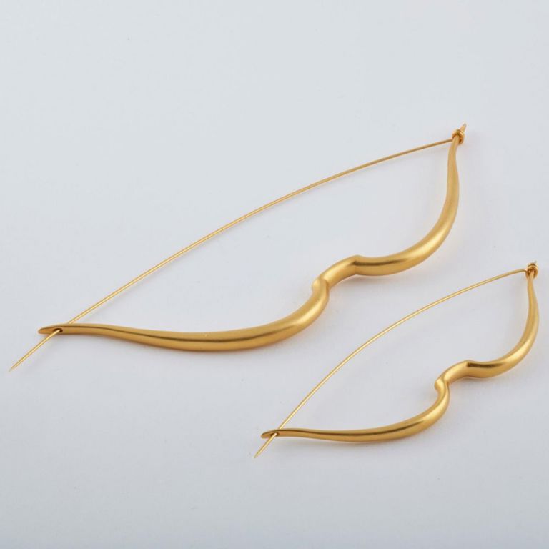 Two 18k gold bow brooches