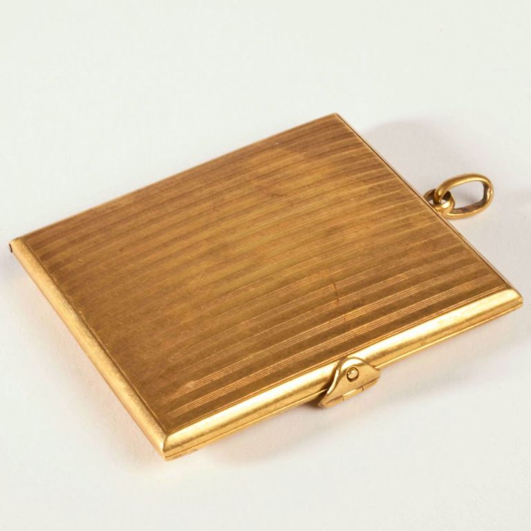18k gold locket pendant