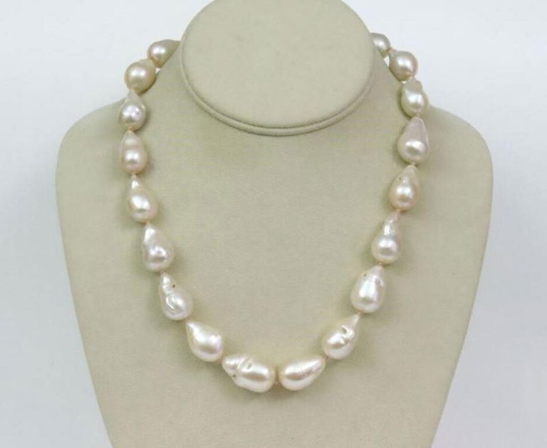 Italian 18k baroque pearl necklace