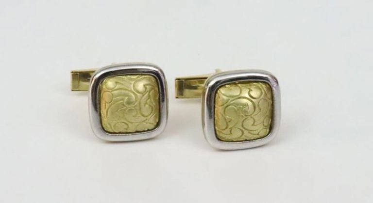 18k gold scroll design cufflinks