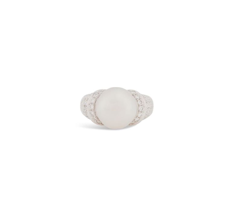 18k gold pearl and diamond ring