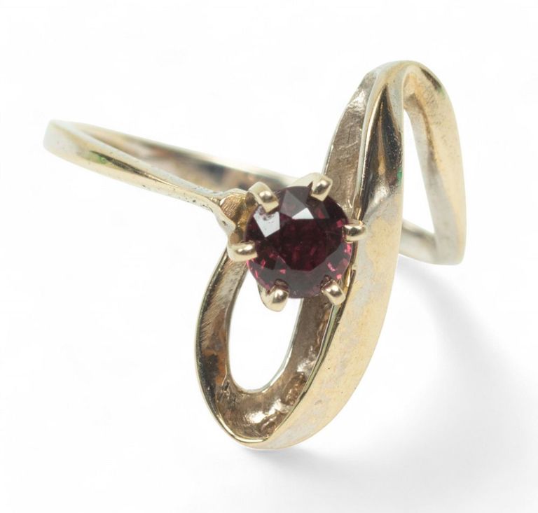 14k white gold ruby ring