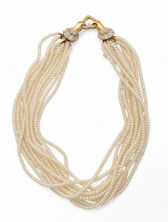 Gold pearl necklace
