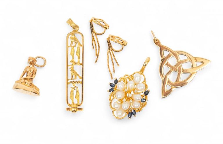 14k yellow gold pendant and earring set