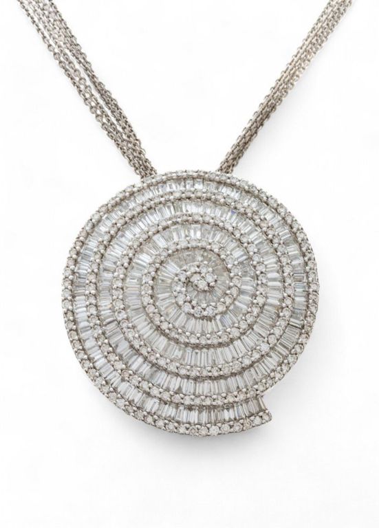 Diamond pendant and 18k white gold choker necklace