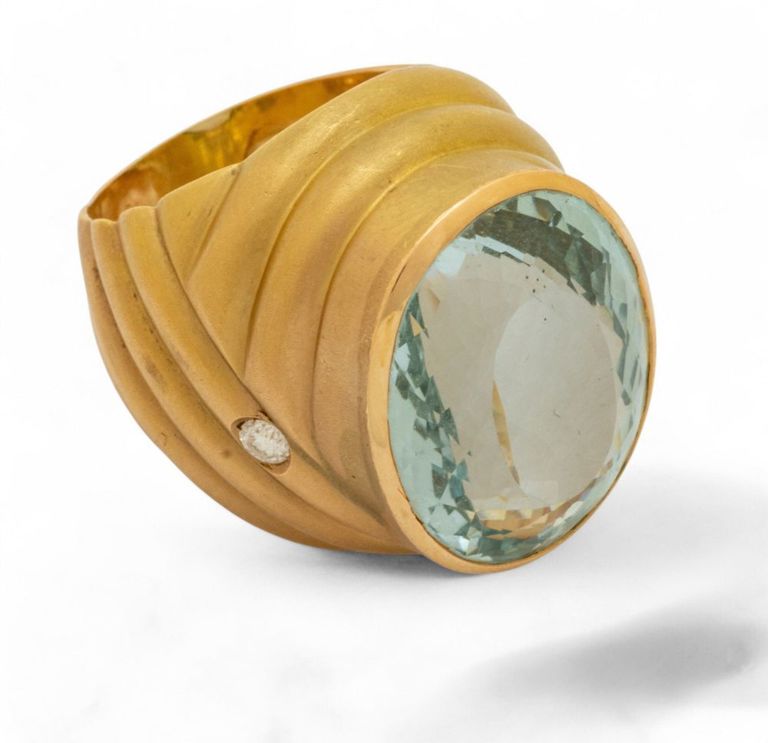 18k gold aquamarine and diamond ring