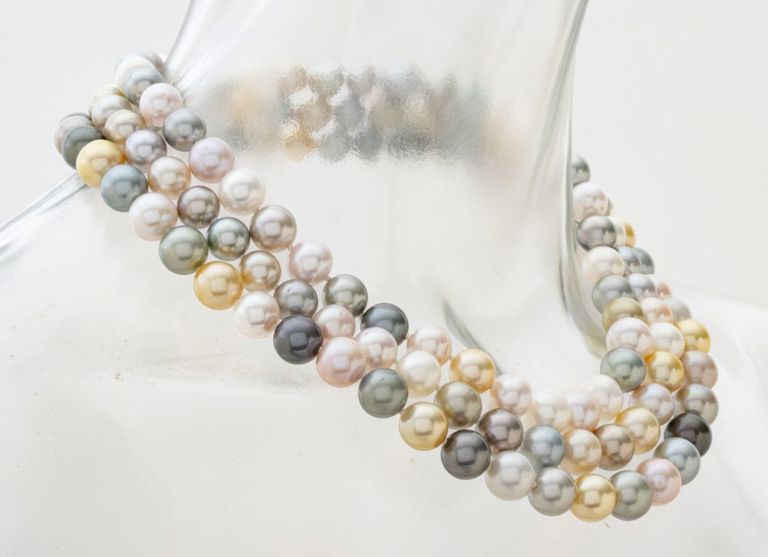 18k white gold three-strand pearl necklace