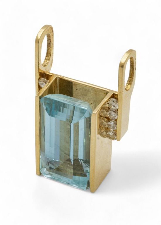 18k gold aquamarine and diamond pendant