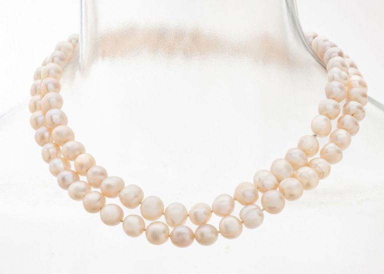 Beaded pearl necklace