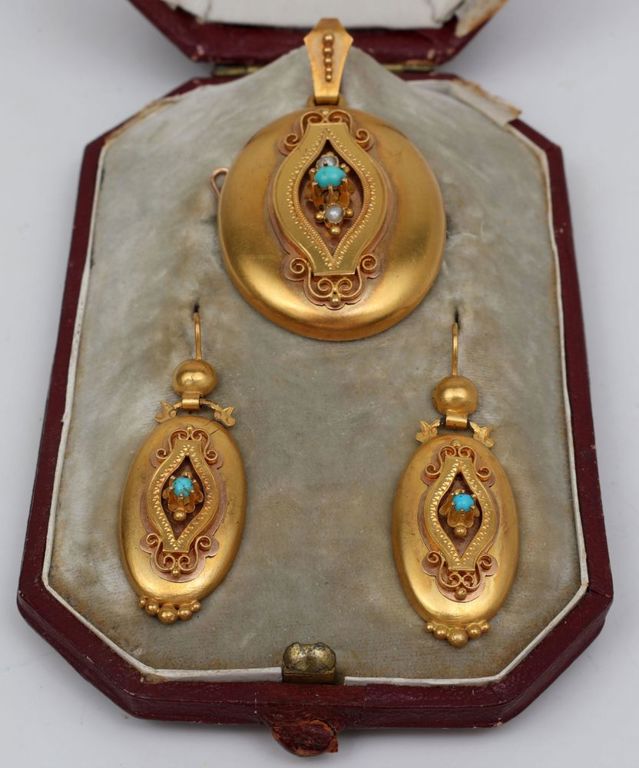 20k yellow gold turquoise and pearl brooch and matching earrings
