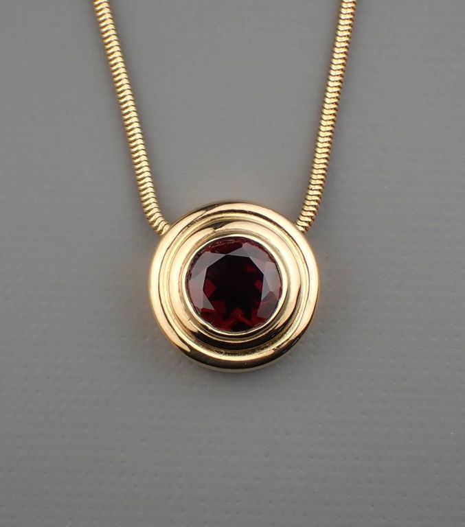 18k gold garnet pendant necklace