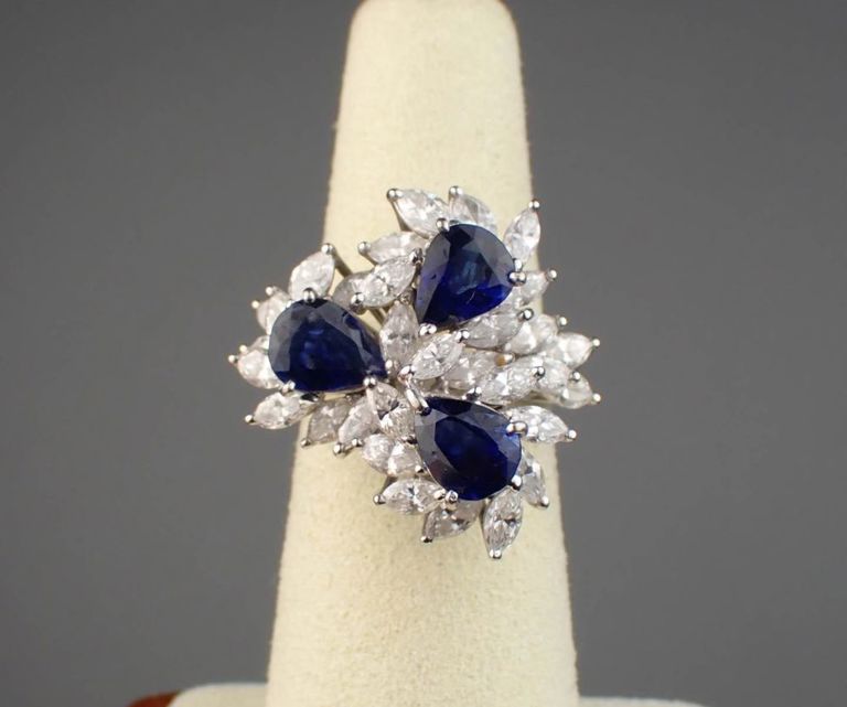 18k white gold sapphire diamond ring