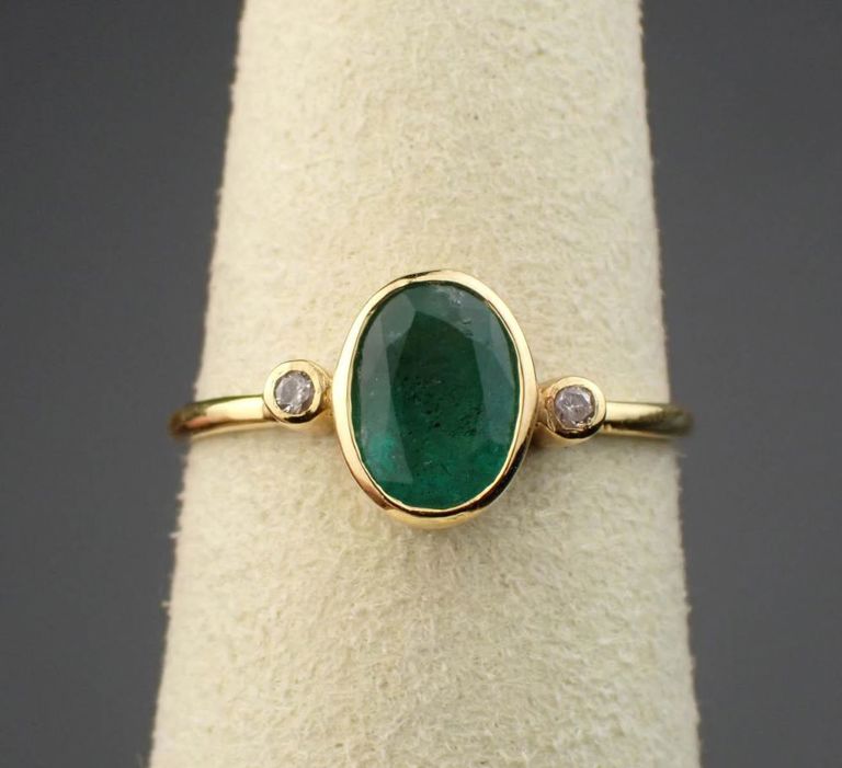 18k yellow gold emerald diamond ring