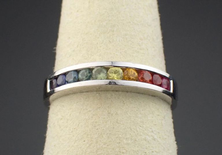 18k white gold sapphire ring