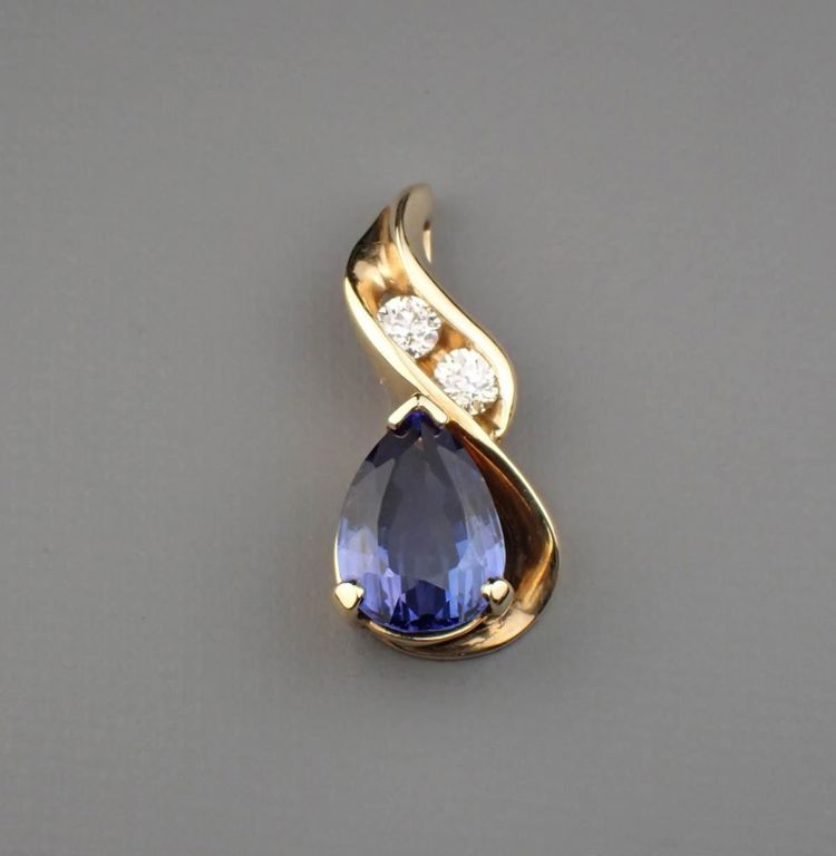 14k gold tanzanite diamond pendant