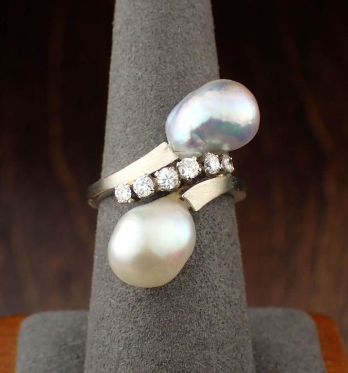 18k white gold pearl diamond ring