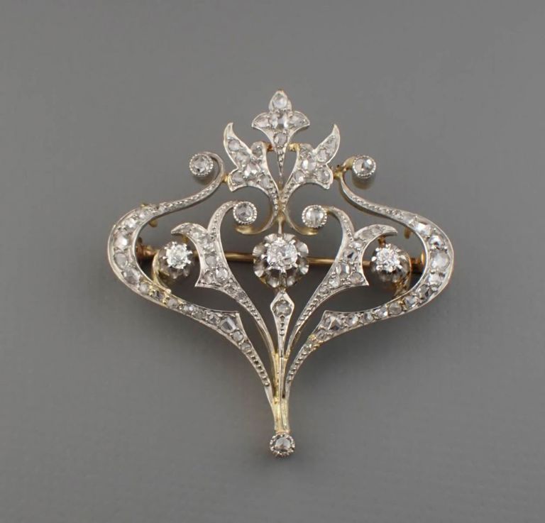 Antique 18k yellow gold and platinum diamond brooch