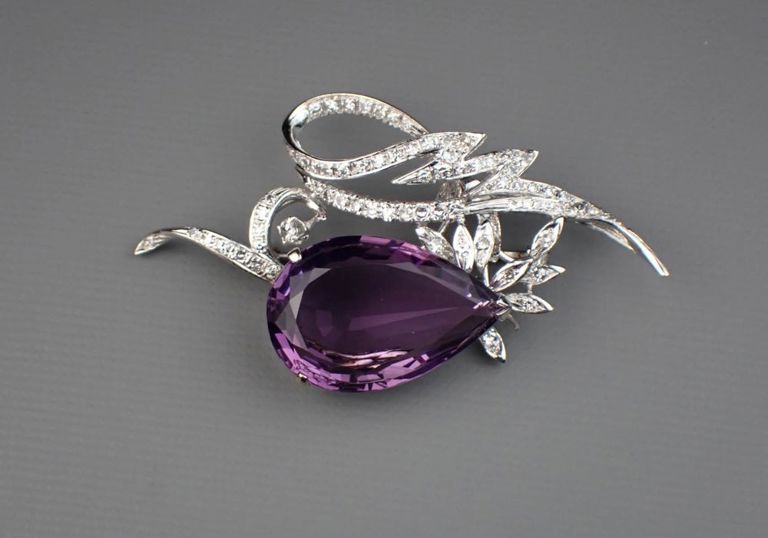 18k white gold amethyst diamond brooch