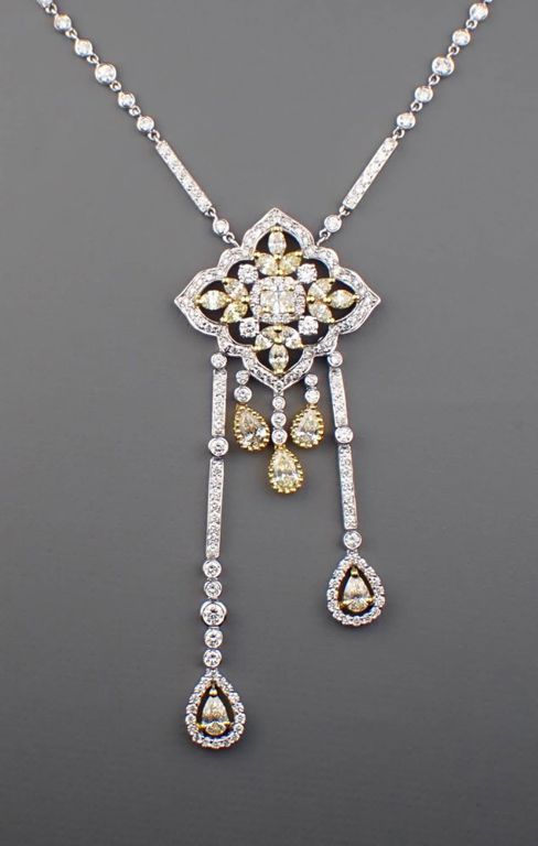 18k white gold and yellow gold diamond necklace