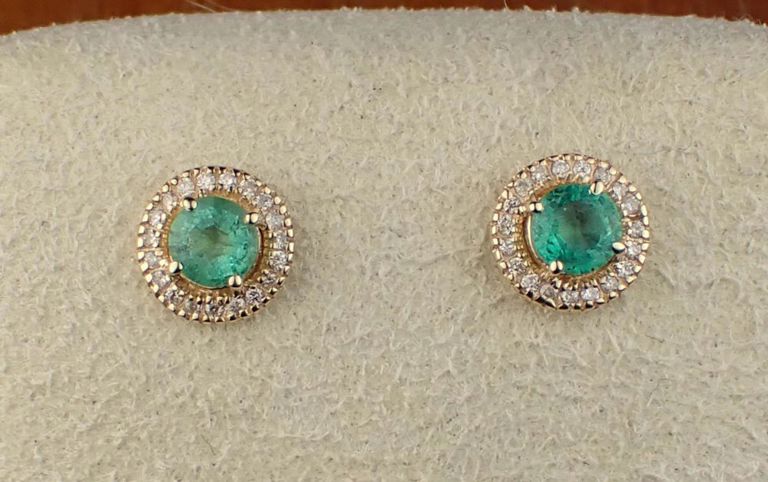 14k yellow gold stud emerald earrings