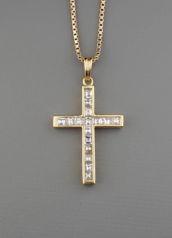 18k gold diamond cross pendant necklace